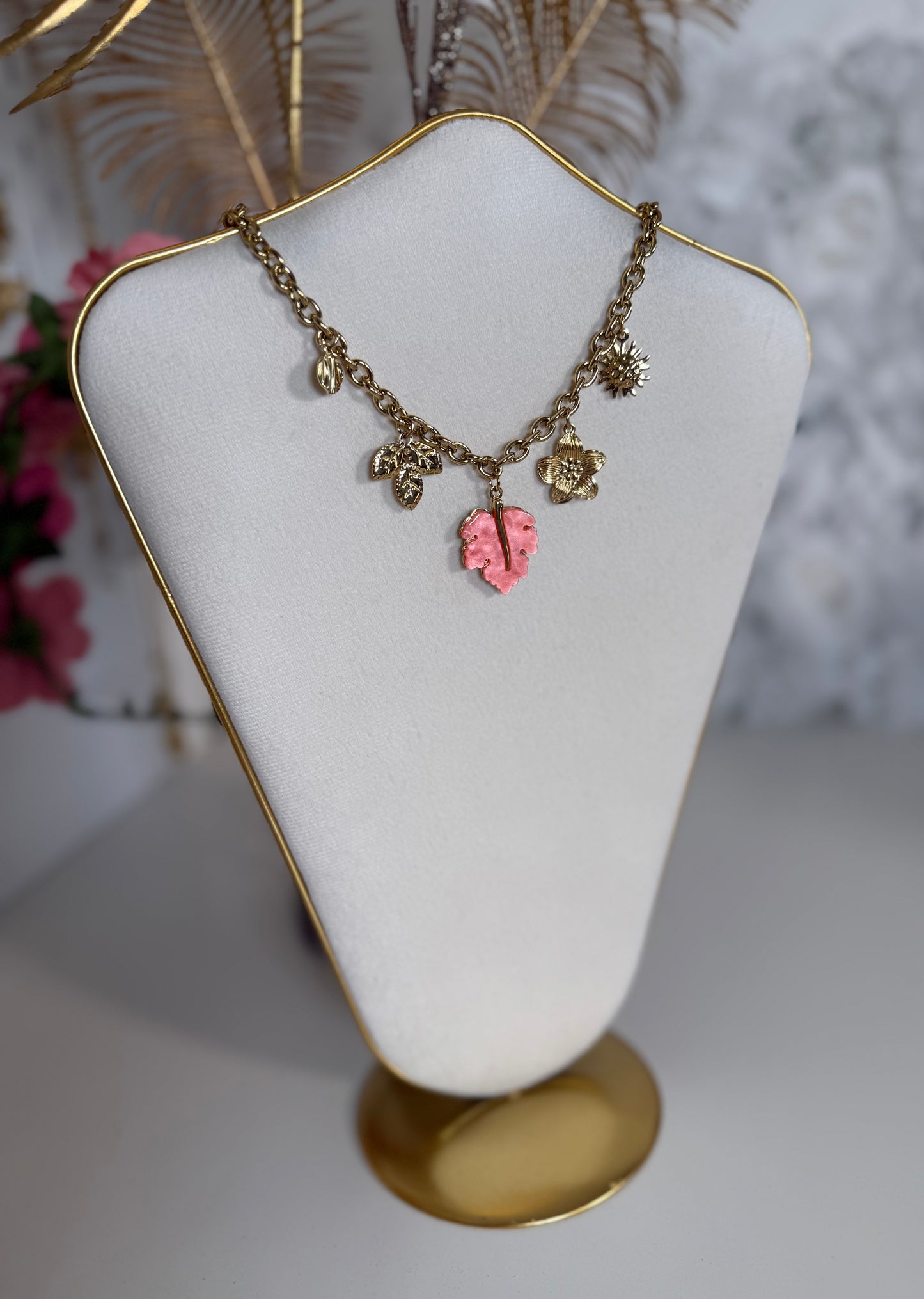 Alya coral necklace