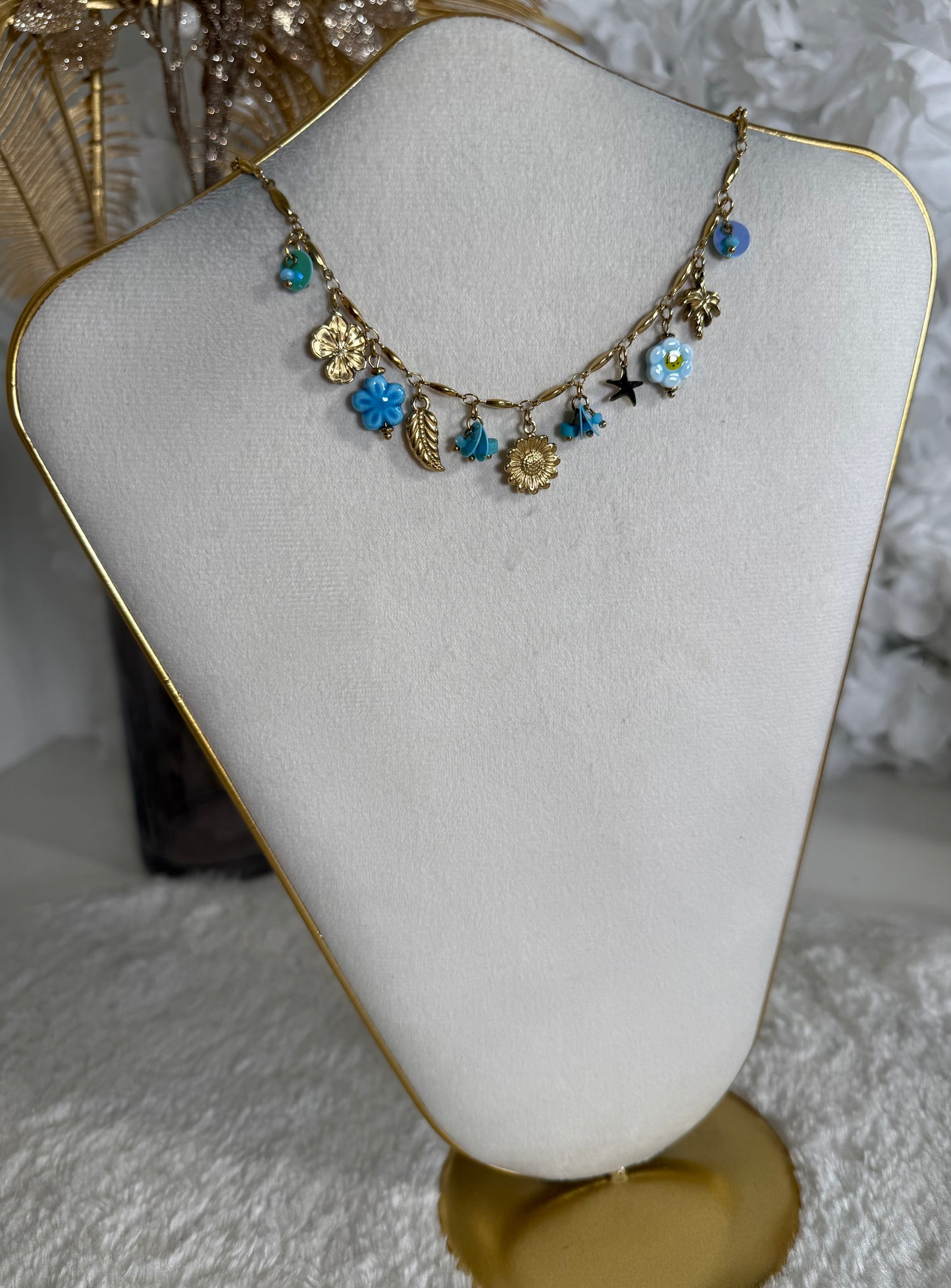 Collier Blue