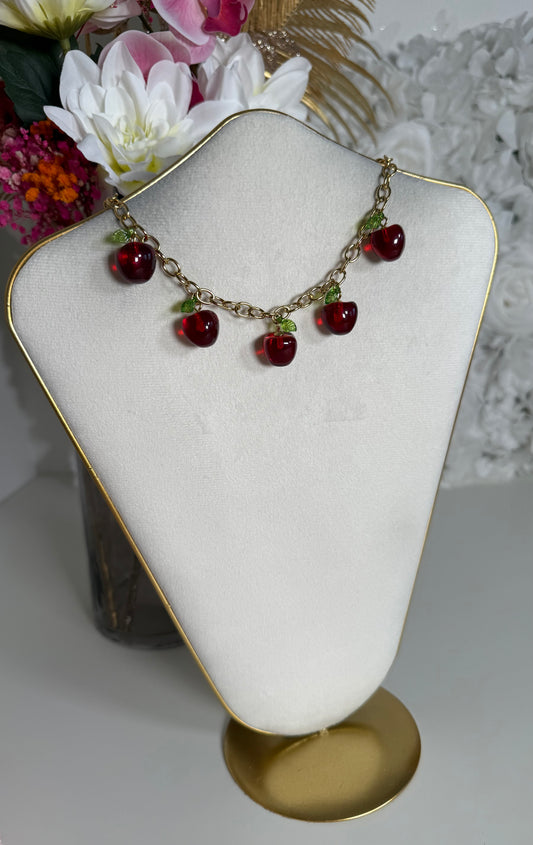Collier Cherry