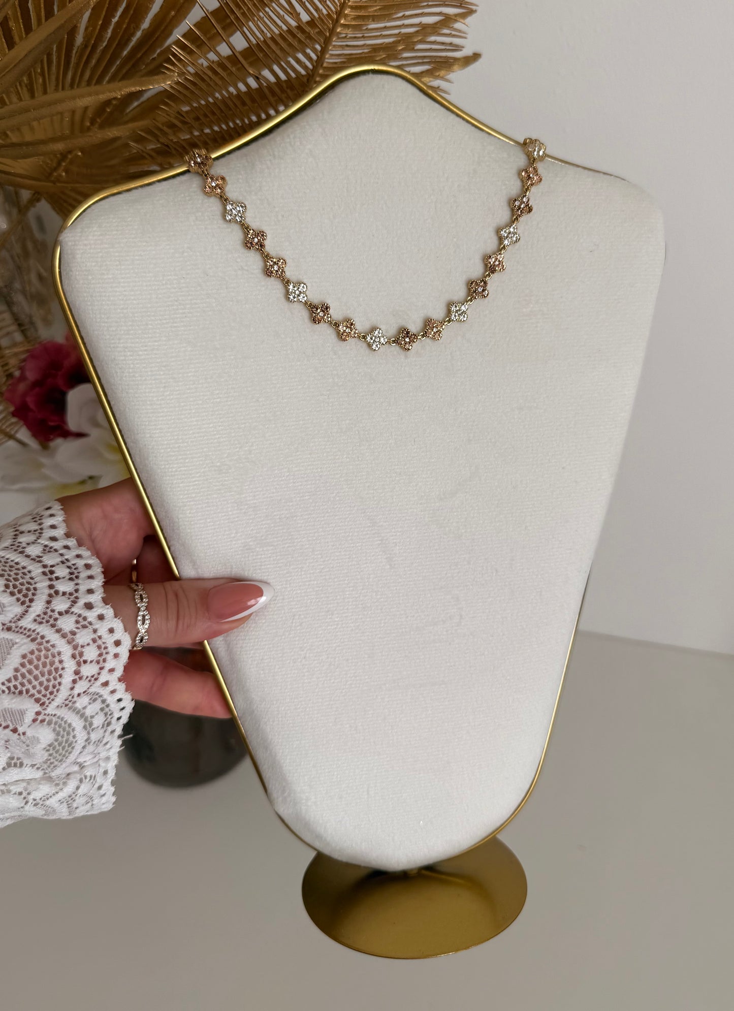 Collier Sisi nude