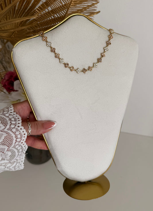 Collier Sisi nude