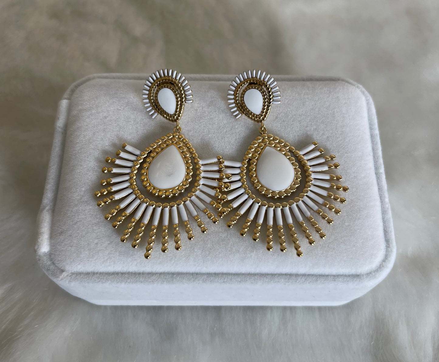 Boucles d'oreilles Tara white